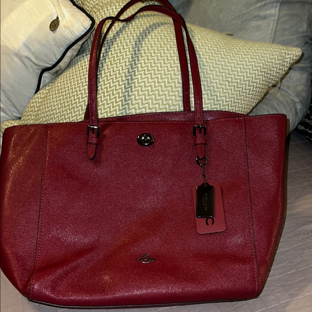 Coach EUC Turnlock Zip L TOTE BAG Red Crossgrain Leather
